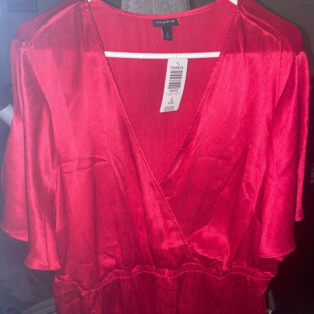 Torrid-3X red sink Vneck shirt
